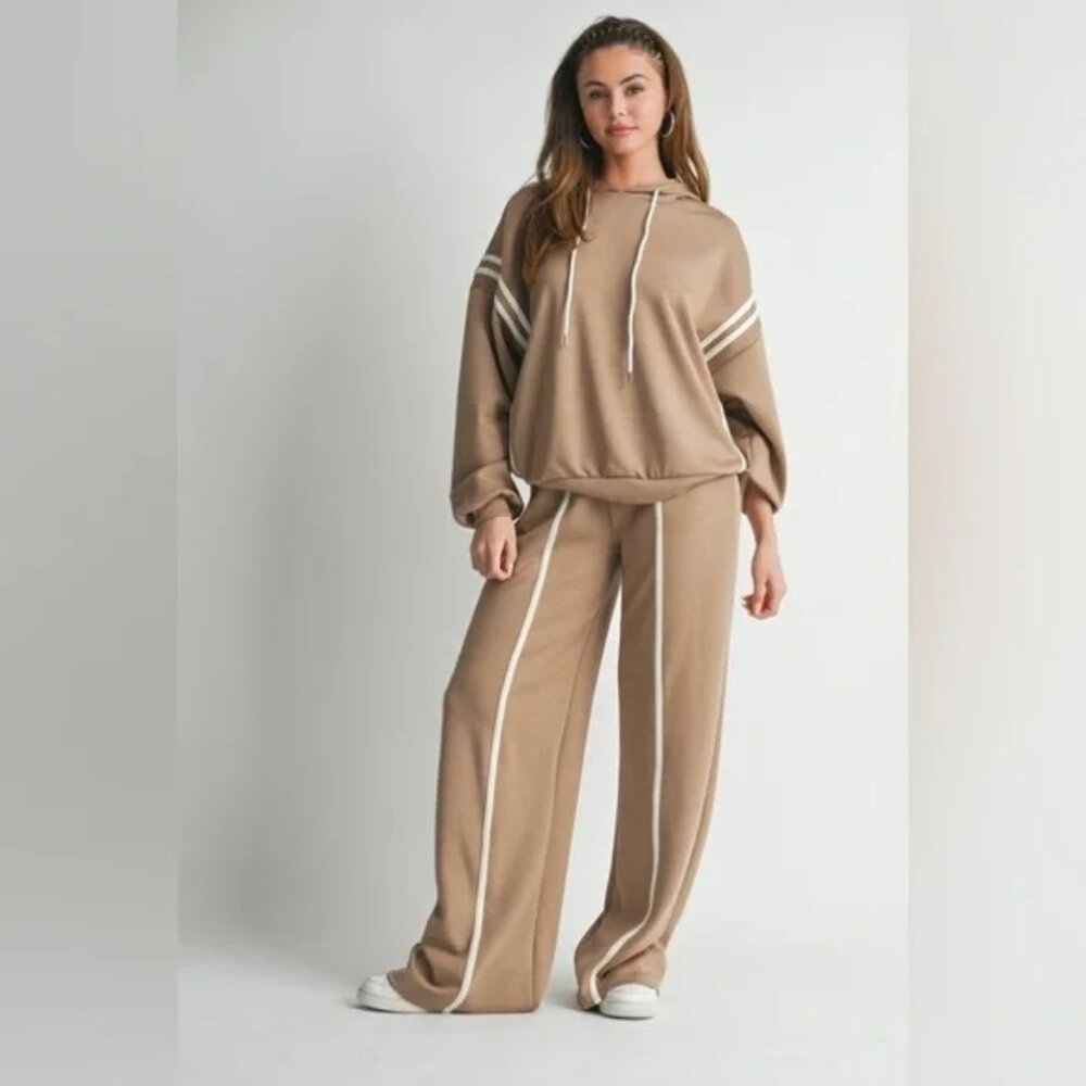 NEW Sweatshirt Hoodie and Pant Set in Taupe, Size L/XL